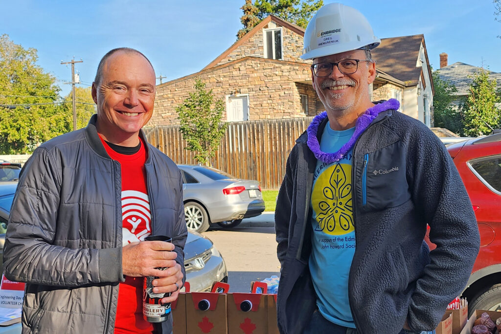 Rob Yager, President and CEO of United Way of the Alberta Capital Region and Greg Wengreniuk (right) at the 2023 Engineering Day of Caring.