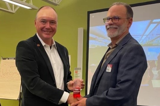 Greg Wengreniuk (right), a longstanding United Way volunteer, is presented with United Way Centraide Canada’s prestigious André Mailhot Award by Rob Yager, President and CEO of United Way of the Alberta Capital Region (left).